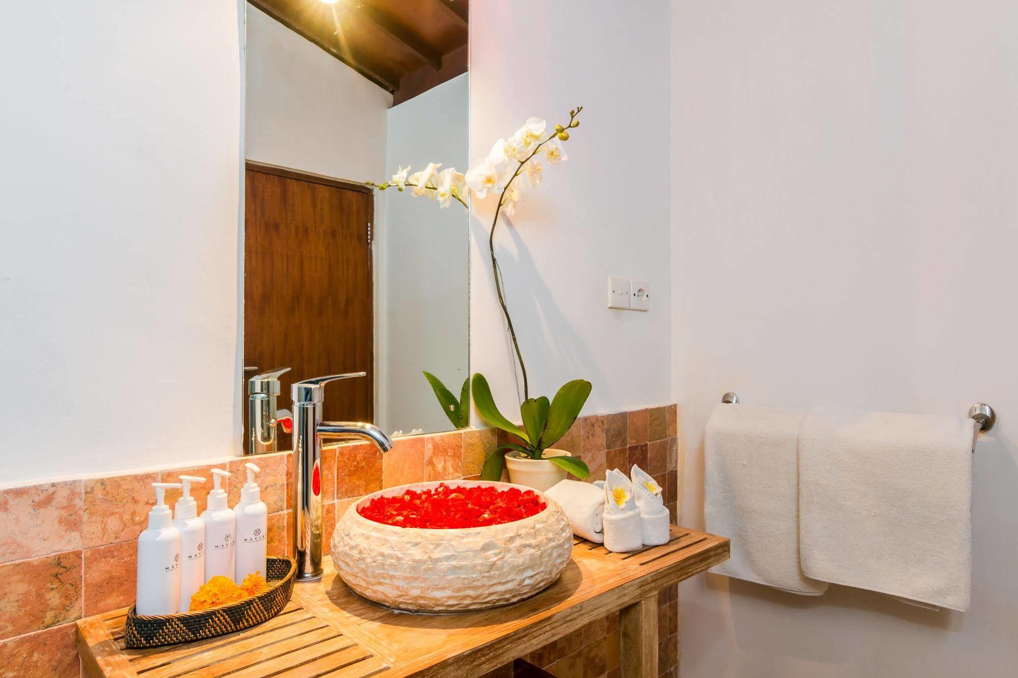 Villa Bisi Seminyak Esterno foto