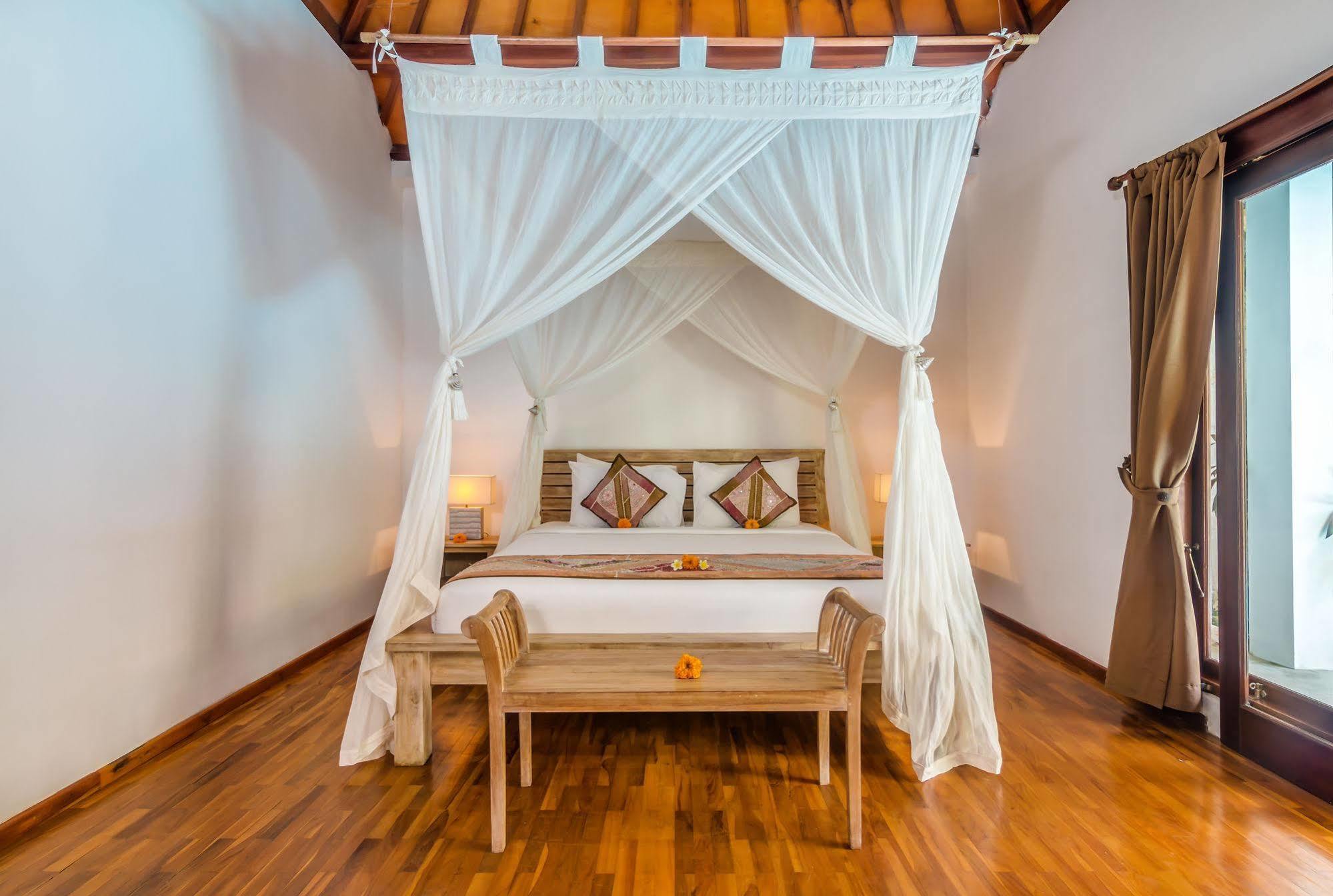Villa Bisi Seminyak Esterno foto