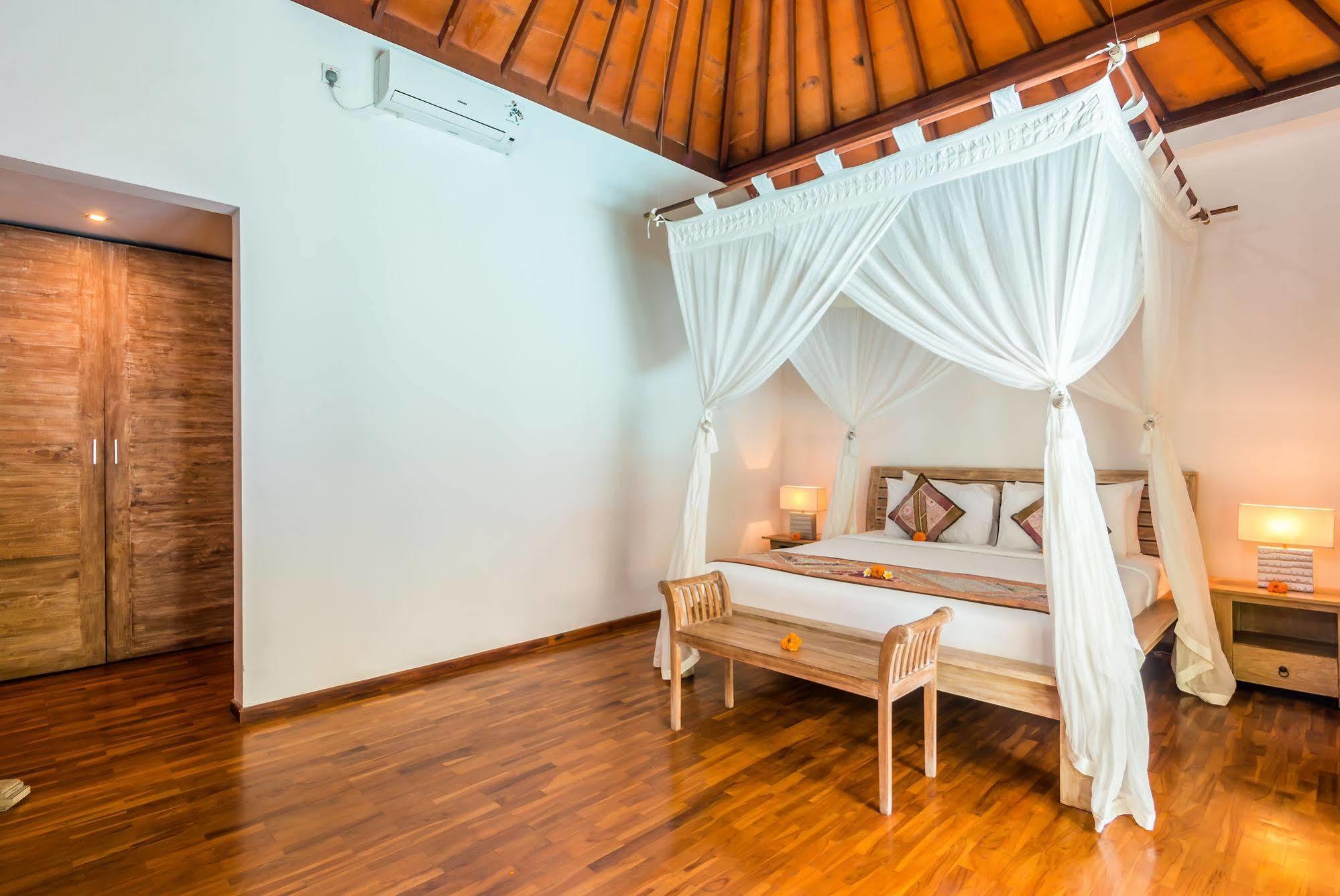 Villa Bisi Seminyak Esterno foto