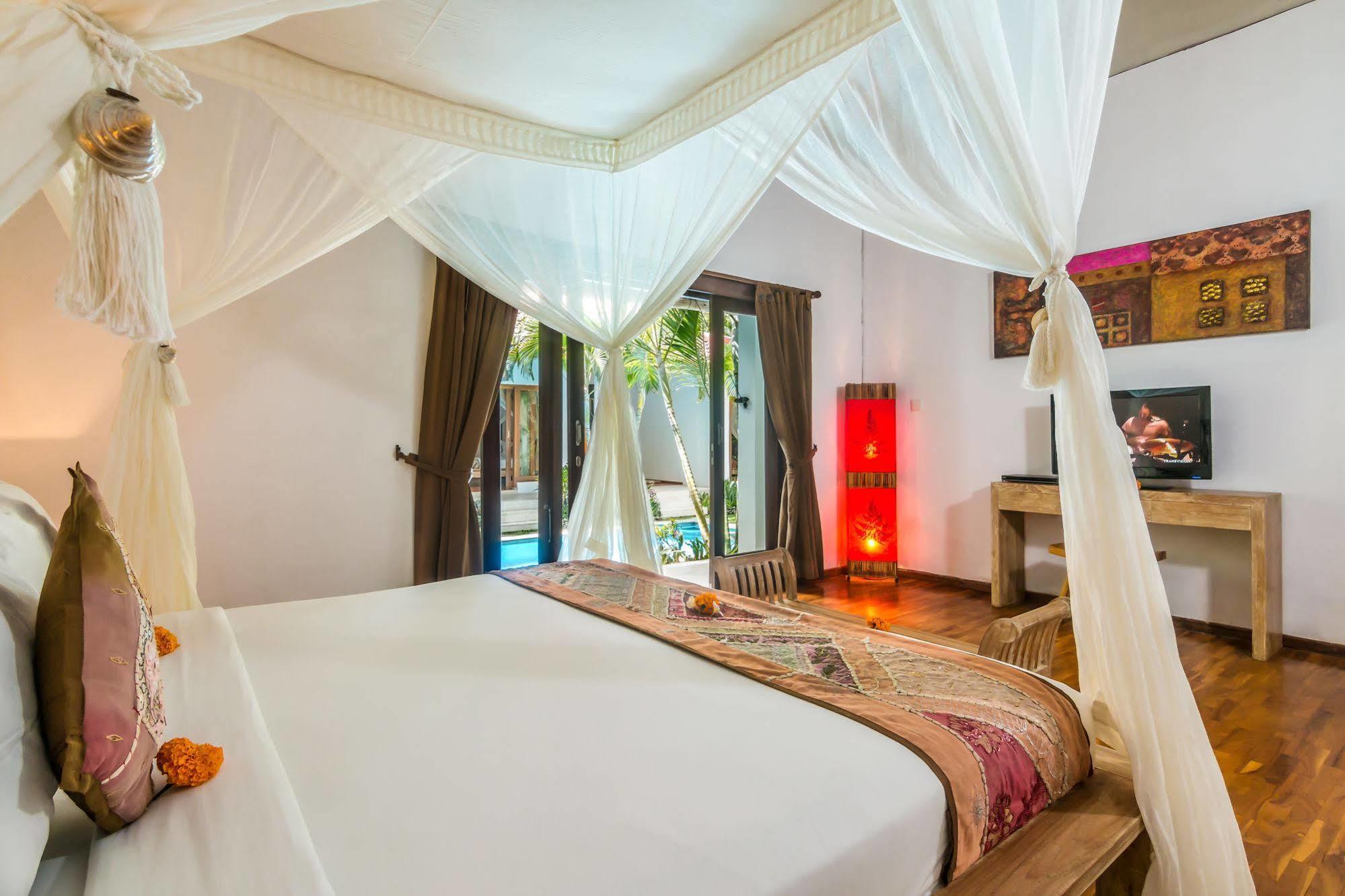 Villa Bisi Seminyak Esterno foto