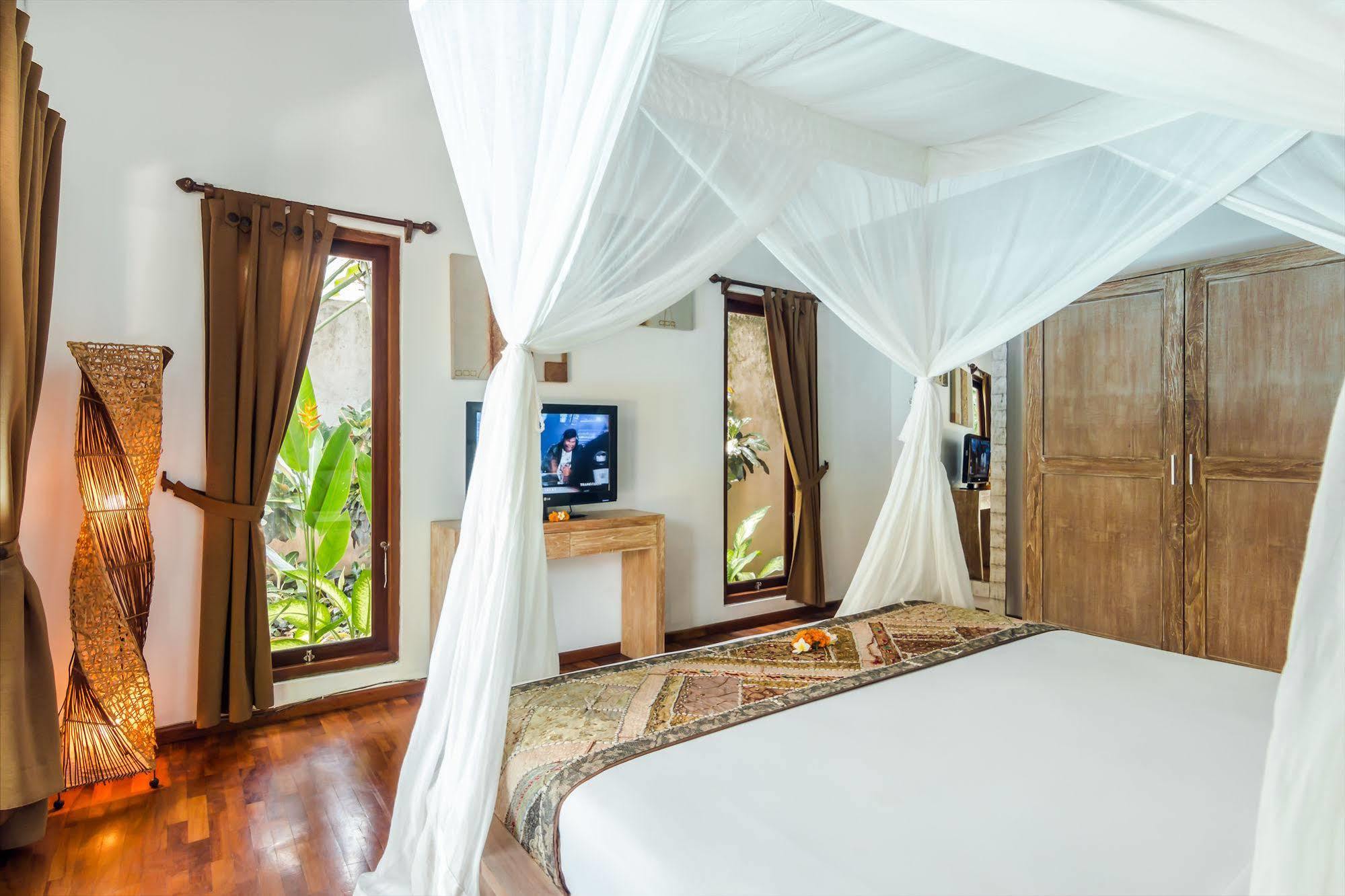Villa Bisi Seminyak Esterno foto