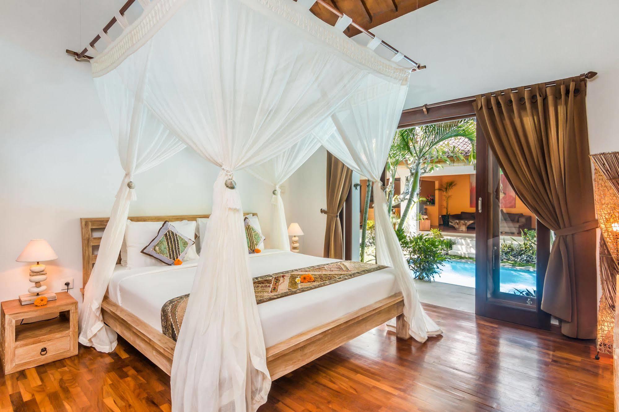 Villa Bisi Seminyak Esterno foto