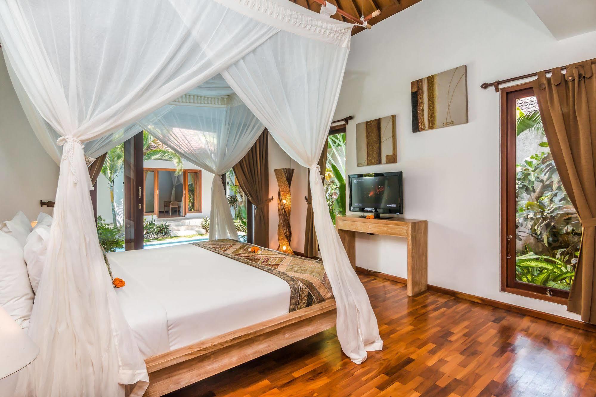 Villa Bisi Seminyak Esterno foto